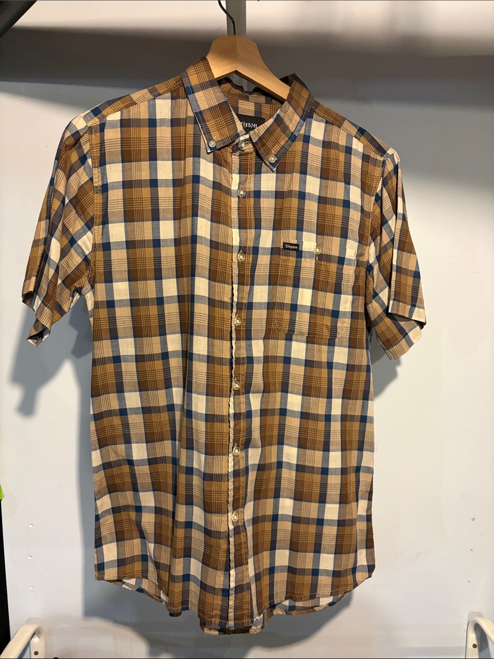 Brixton Short-Sleeve Plaid Button-Down Shirt in Brown, Cream & Blue